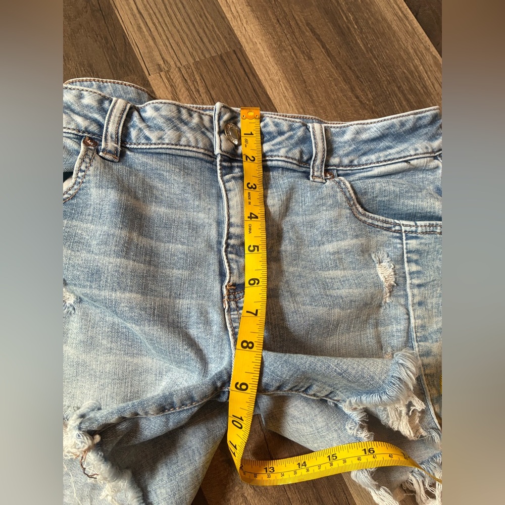 American Eagle Midi Super Stretch Denim Shorts Distressed SZ 14 - Picture 6 of 11